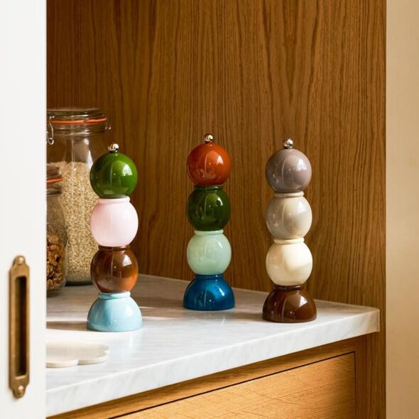 Salt and pepper mills Salt and pepper mills