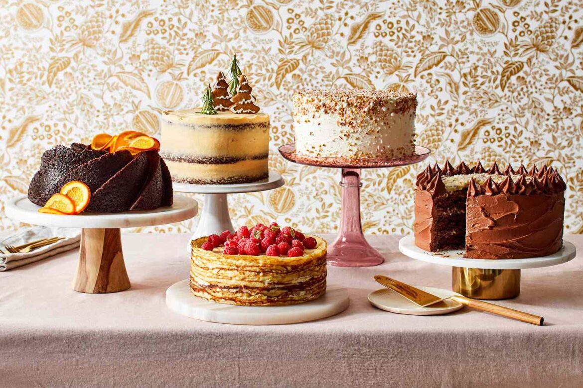 18 Dazzling Christmas Cakes in Every Flavor and Style 18 Dazzling Christmas Cakes in Every Flavor and Style