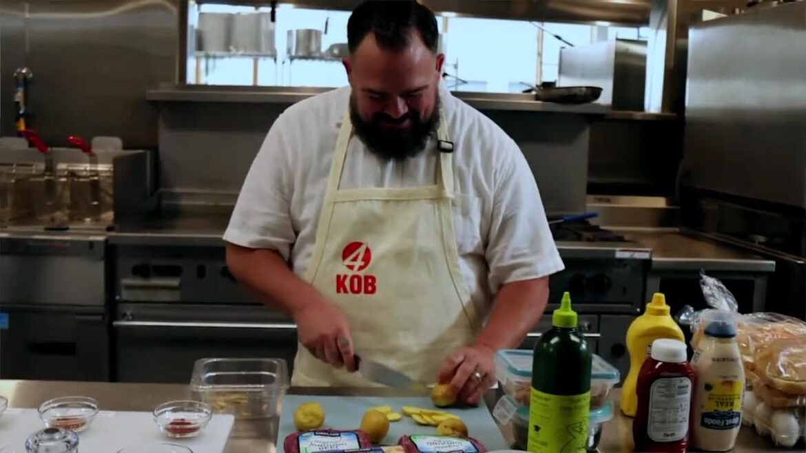 KOB 4 Cook Off: Green chile cheeseburgers KOB 4 Cook Off: Green chile cheeseburgers