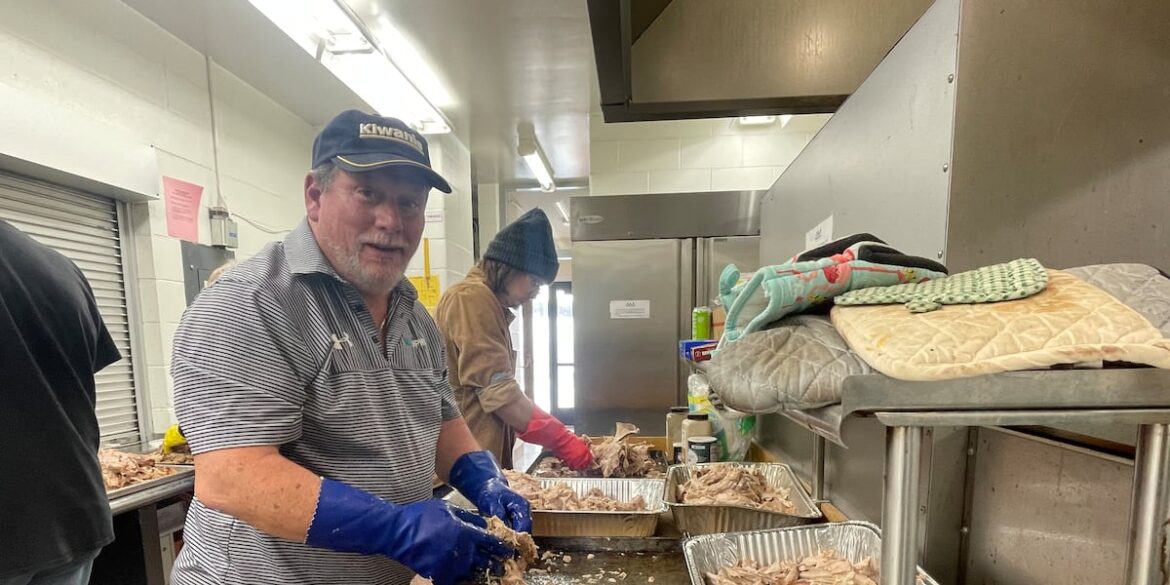 Kiwanis Club of Marquette prepares for Christmas dinner