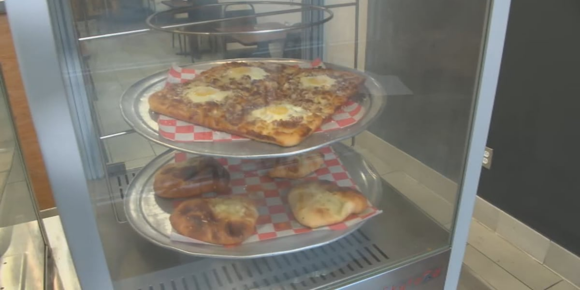 Caffe di Roma cooking up fresh pizza in Vestavia Hills Caffe di Roma cooking up fresh pizza in Vestavia Hills