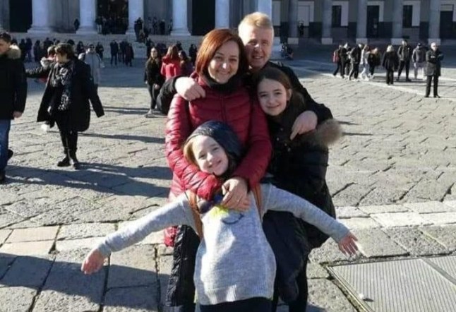 A dinner eaten at home last Tuesday, before the Christmas holidays. Severe stomach pains, persistent vomiting. Twice in the emergency room of the Cardarelli hospital in Campobasso, and both times discharged. Then, death from food poisoning: Sara Di Vita, fifteen, lost her life late Saturday evening, a few hours before her mother, Antonella Di Ielsi, fifty. They lived in Pietracatella, a small town perched on the mountains of the province of Molise. The father, on the other hand, was transported by helicopter to the Spallanzani hospital in Rome, where he is hospitalized in intensive care.