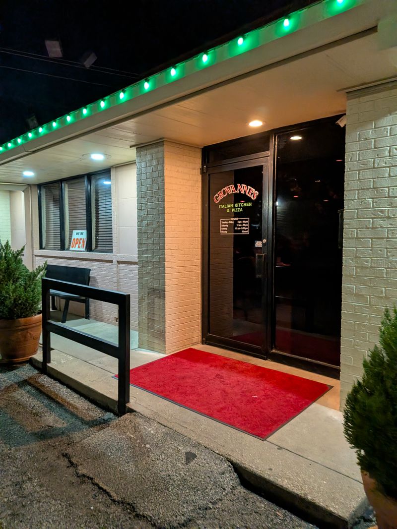 13 Tennessee Mom-And-Pop Italian Cafés Serving Plates That Feel Like Sunday At Nonna’s 11 Giovanni’s Italian Restaurant