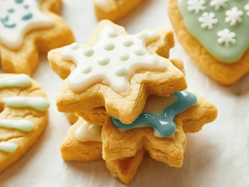 A group of cookies decorated with icing and snowflakes.