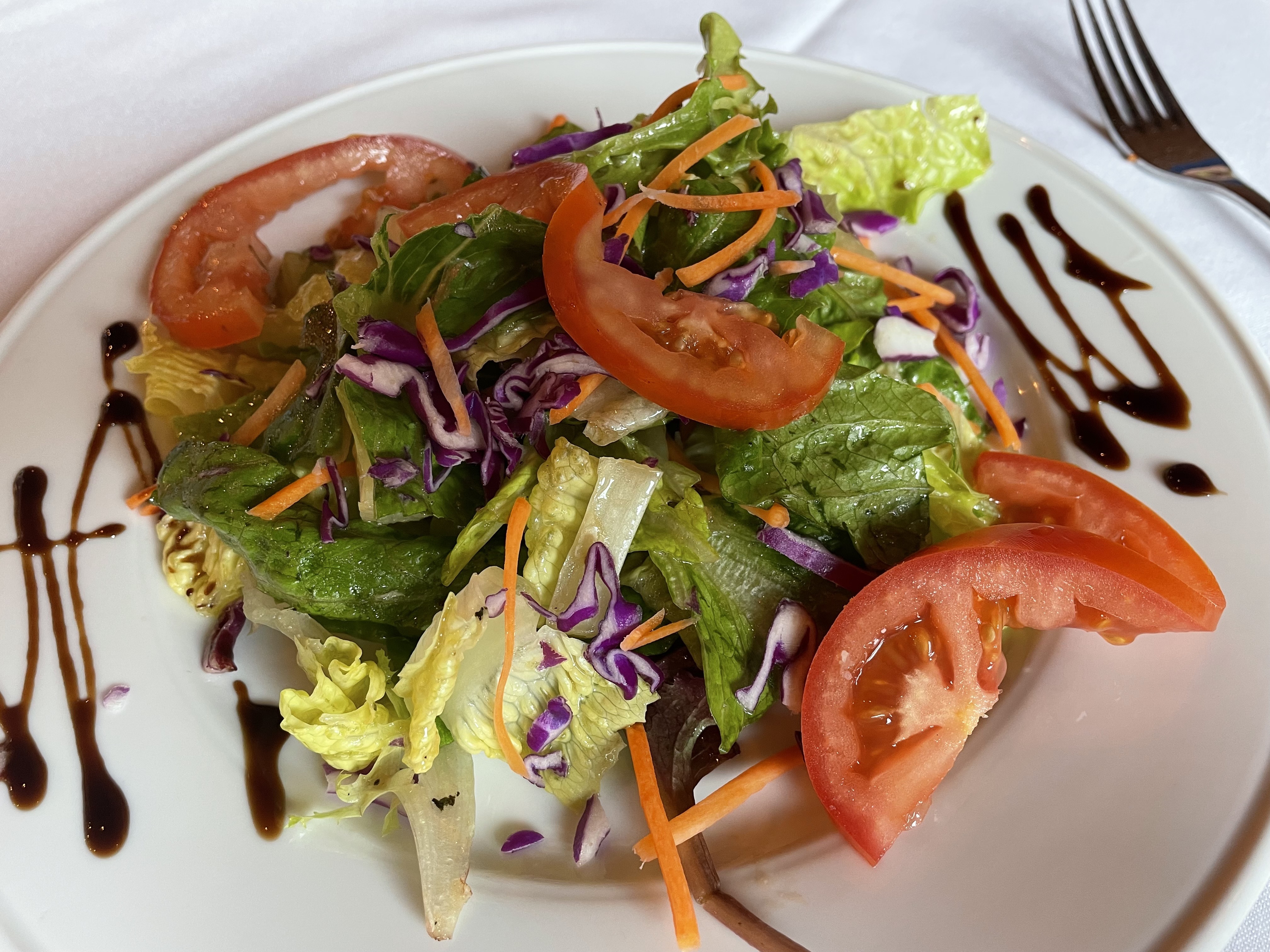 Elegant mixed salad at Raffaello Ristorante (Photo by Merrill Shindler)