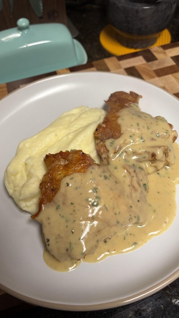 [homemade] Crispy chicken thighs with Mustard Veloutè and mash