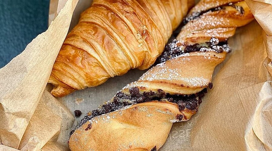 VG Pâtisserie croissants.