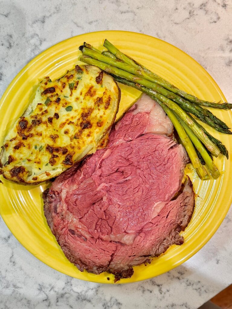 Craving prime rib at 1am, part two. A proper rare cook.