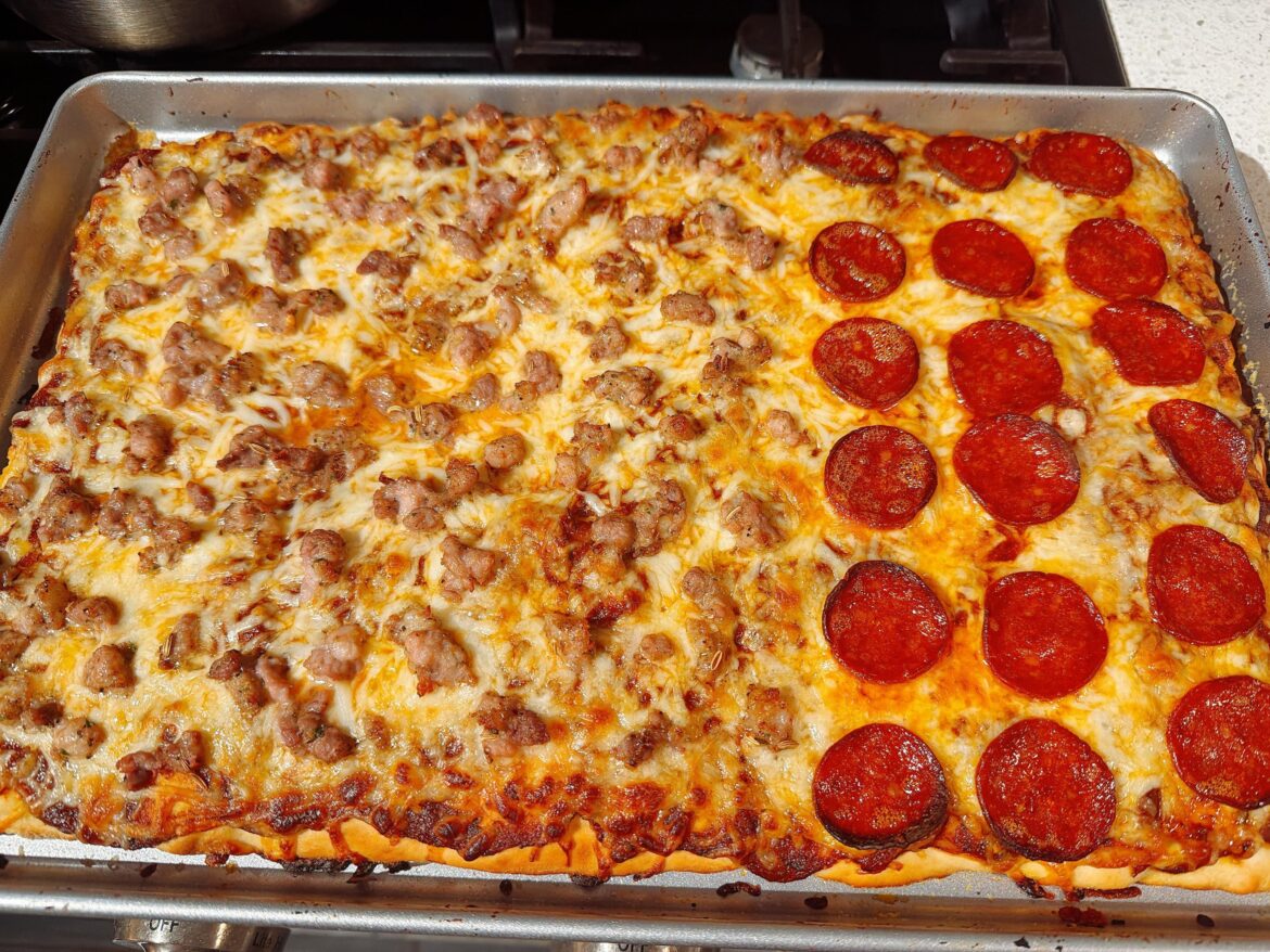 [homemade] 1988 US school cafeteria pizza