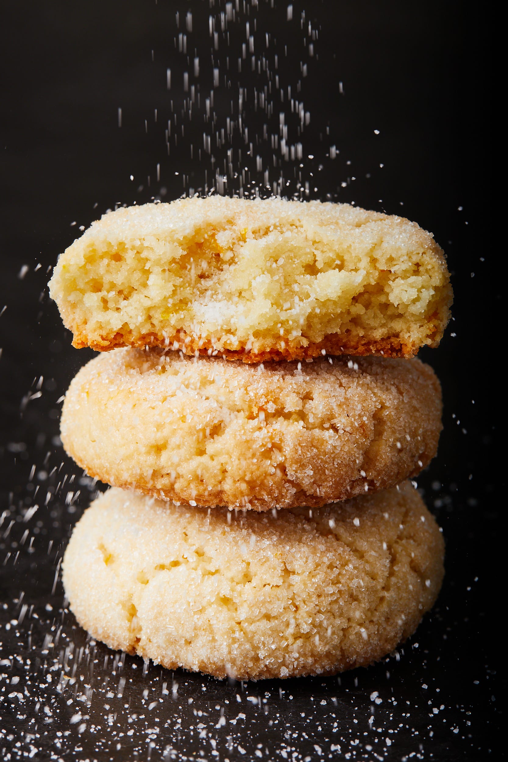 amaretti cookies dusted with powdered sugar