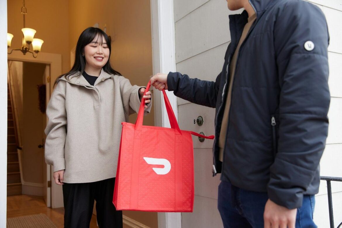 How Much Should You Tip NJ Food Delivery Drivers at Christmas?