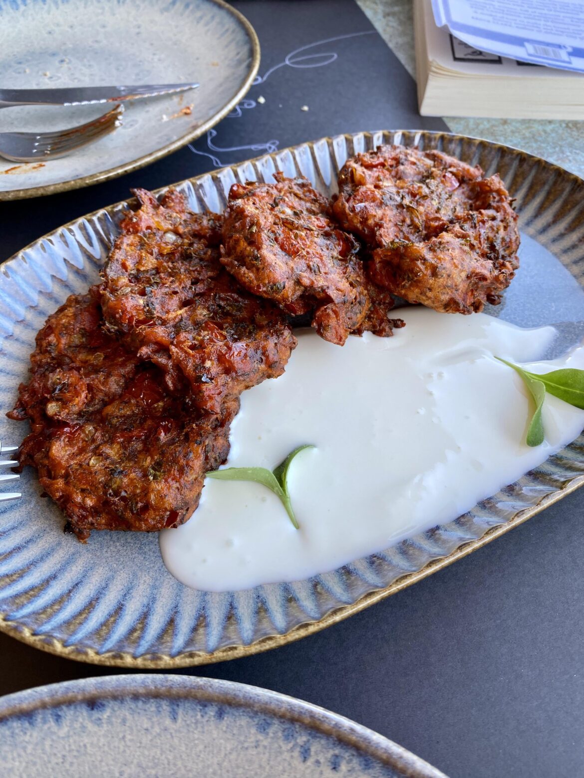 Santorini tomato fritters with feta cream 🍅🥫