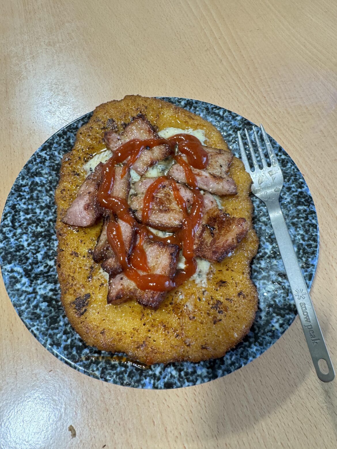 schnitzel, bacon, bleu de saint fleur, sriracha