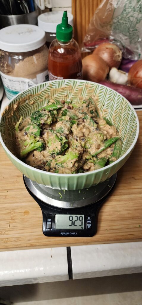 Salmon, tuna, and broccoli sloppily - 929g - 718 calories - 73g protein - 19g fiber - 48g net carbs - 18g fat