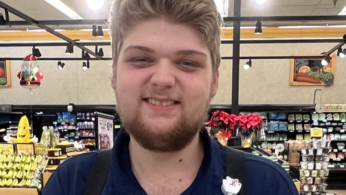 Louisa Food City employee named Kentucky’s ‘Best Bagger’ Gabe Bowling