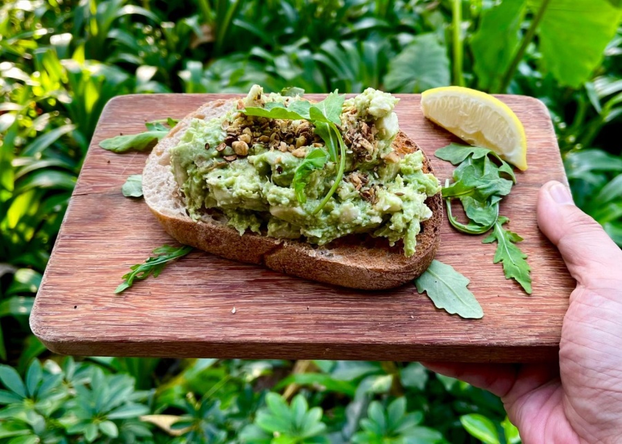 best-breakfast-singapore-jimmy-monkey-cafe-smashed-avocado-toast