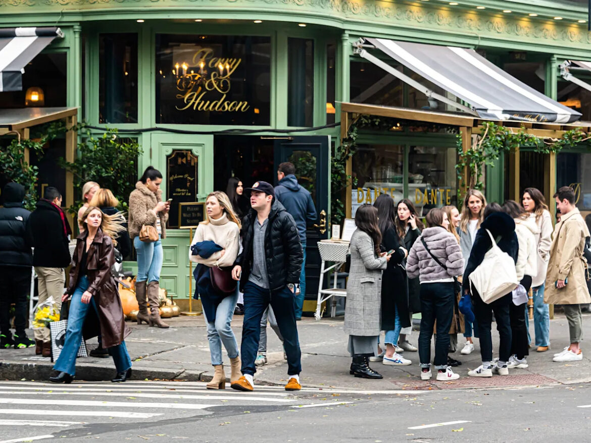 Where do Wall Streeters like to eat lunch? Here are 5 of their favorite New York restaurants.