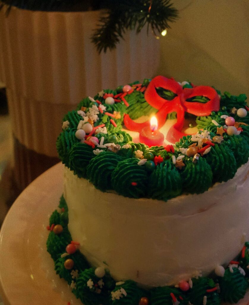 Made a small wreath chiffon cake! :)