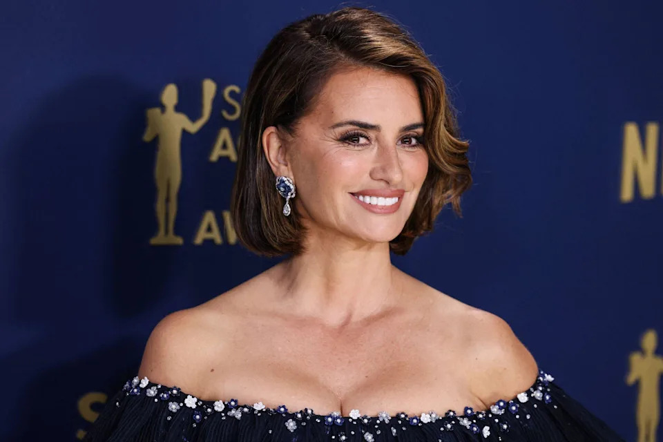 Penelope Cruz at 30th Annual Screen Actors Guild Awards - Arrivals