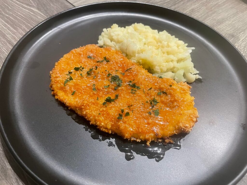 Hot Honey Chicken Cutlets with cauliflower 297 calories 31.5 grams of protein