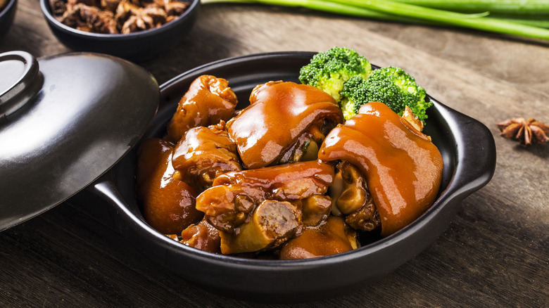 A plate of braised pig's feet