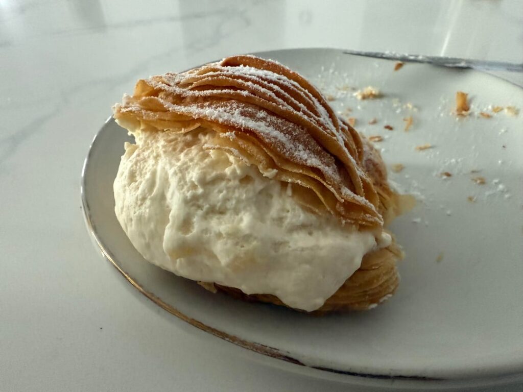 [i ate] sfogliatella (aka italian lobster tail pastry)
