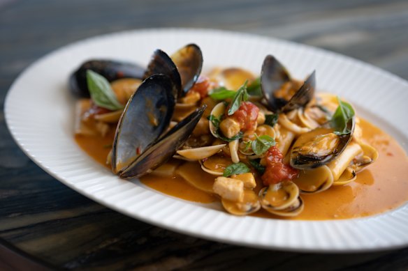 Paccheri alla scoglio.