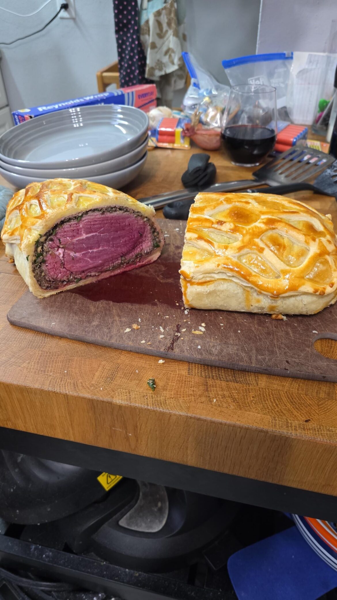 [Homemade] My roommate made Beef Wellington for the first time as a Christmas gift for me.