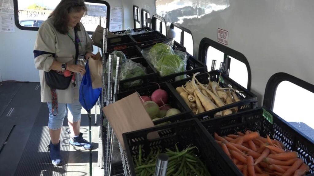 Arizona hospital prescribes fresh food to patients