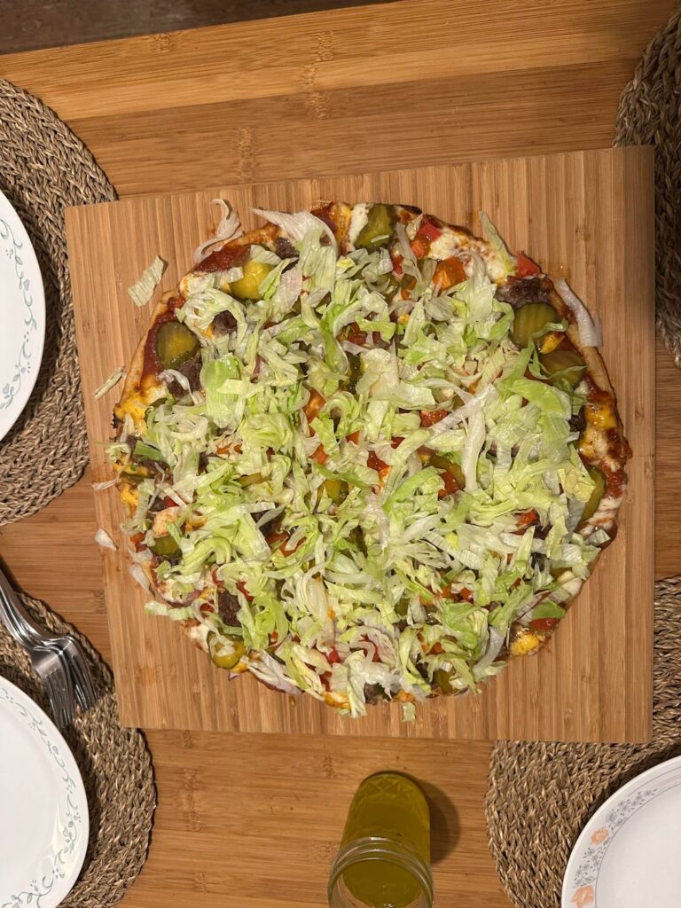 Cheeseburger pizza and Modelos