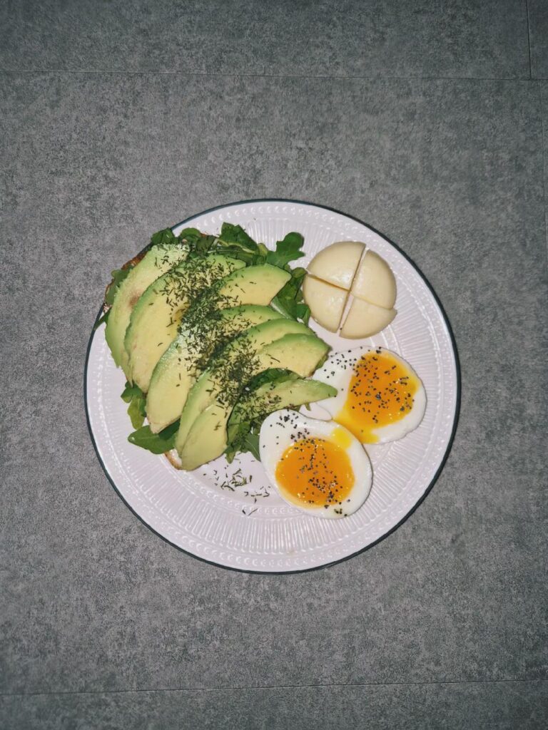 Bread with Rucula & Avocado, Gouda, Eggs 🍳🥑🥬
