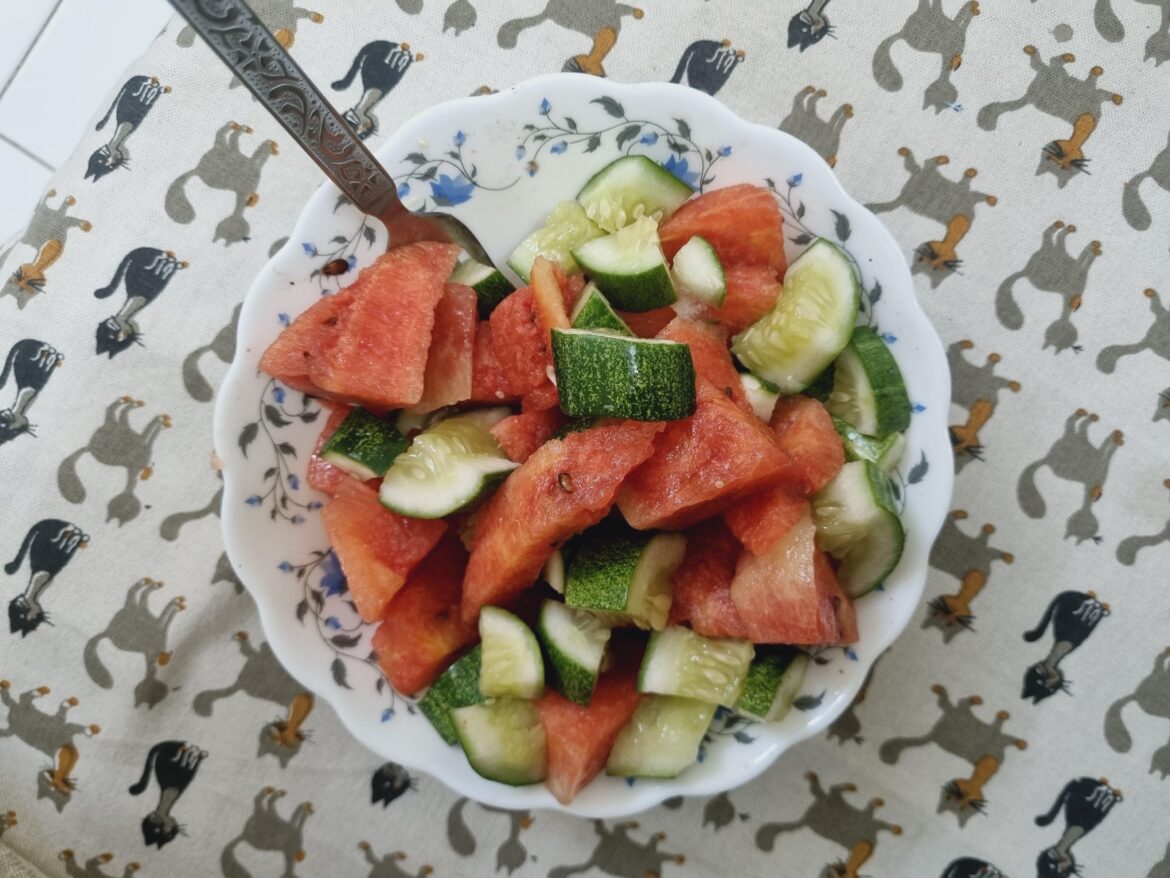 200 gm cucumbers and 300 gm watermelon. 120 cals for 500gm of food.