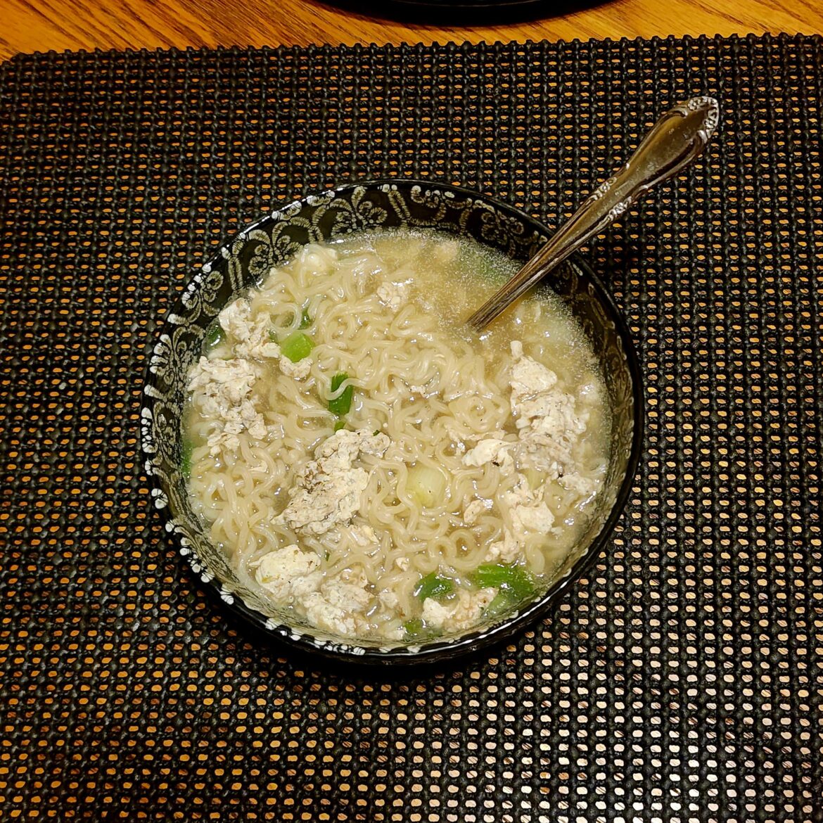 Beef broth egg flower ramen soup with green onion 🥚🍜