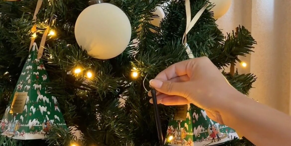 These $16 Scent Stems Can Make Any Christmas Tree Smell Real