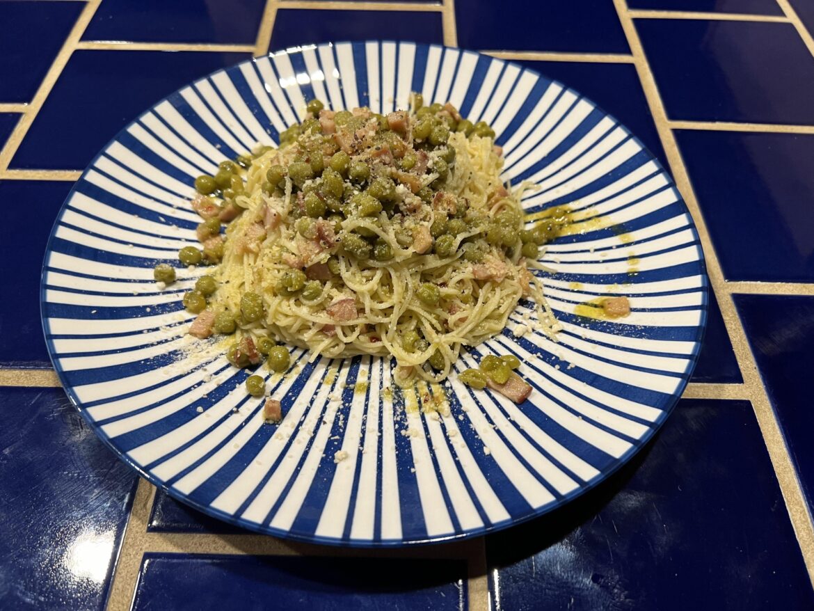 Pasta e piselli con guanciale