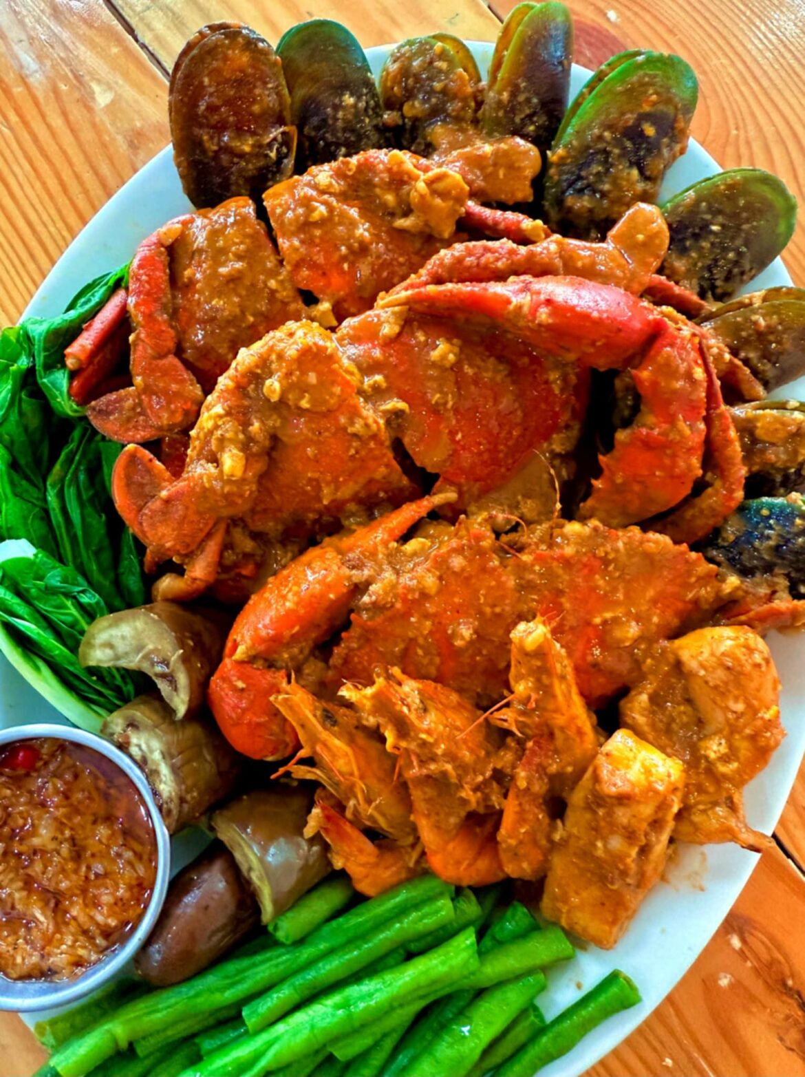 Seafood blowout! Crabs + mussels + shrimp with a punchy homemade sauce. So satisfying to put this together.