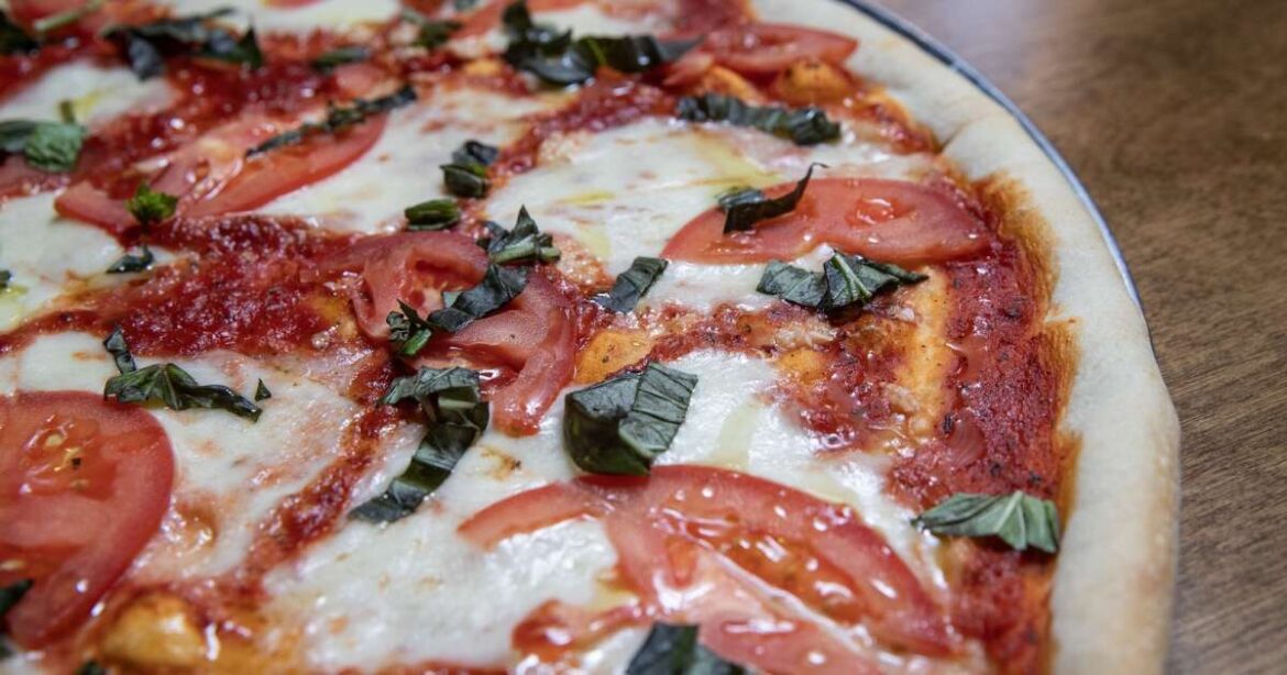 Dua Pie brings New York-style pizza, Italian classics to downtown Cedar Rapids