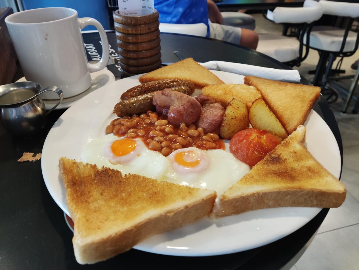 Baht Buster Full English Breakfast. Irovers Sports Bar, Pattaya. 179 baht (£4.23).