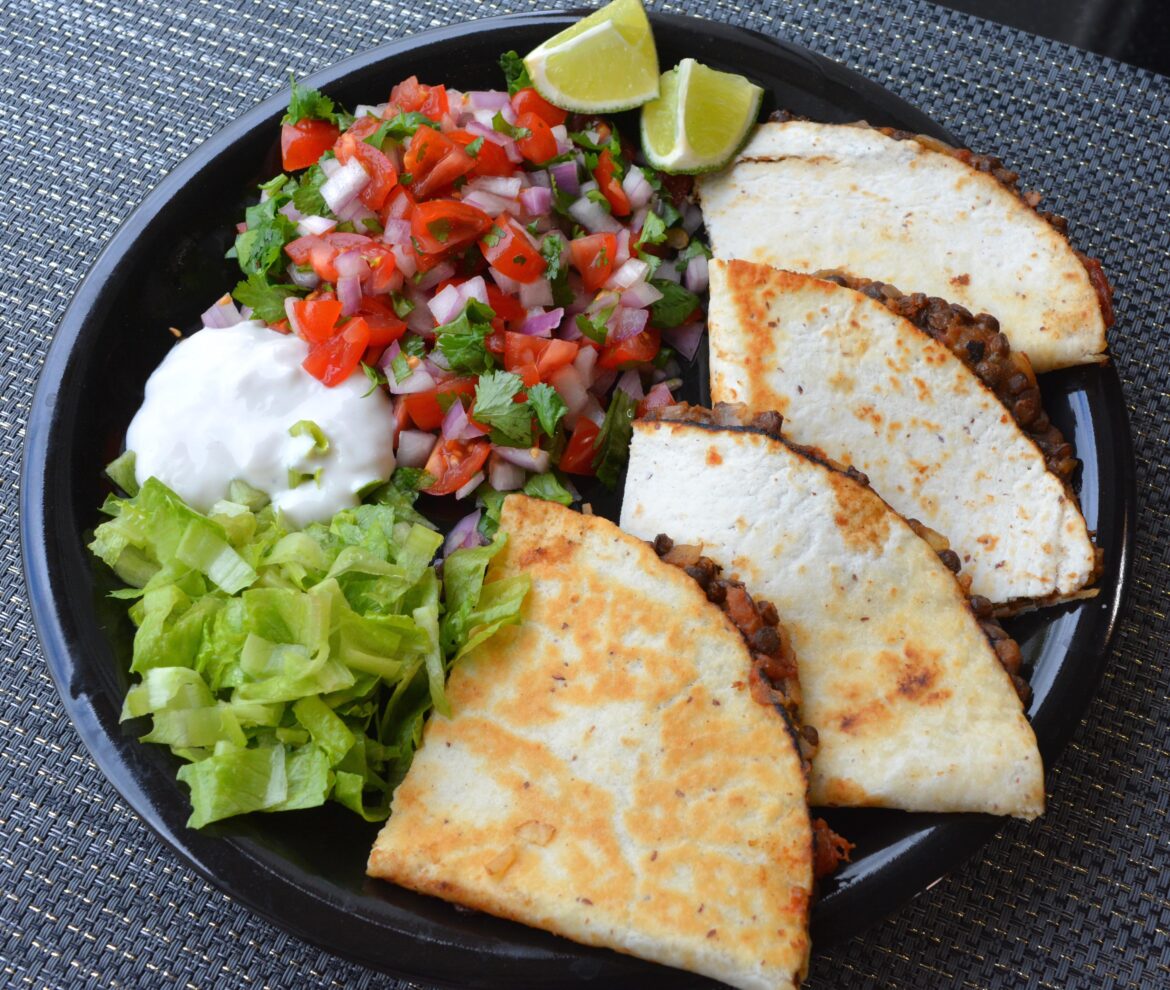 345 cal Smashed lentil taco plate