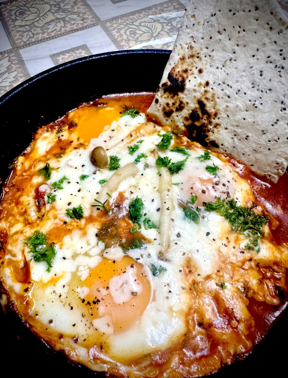 [Homemade] wanted an easy, cheap & quick lunch - Shakshuka