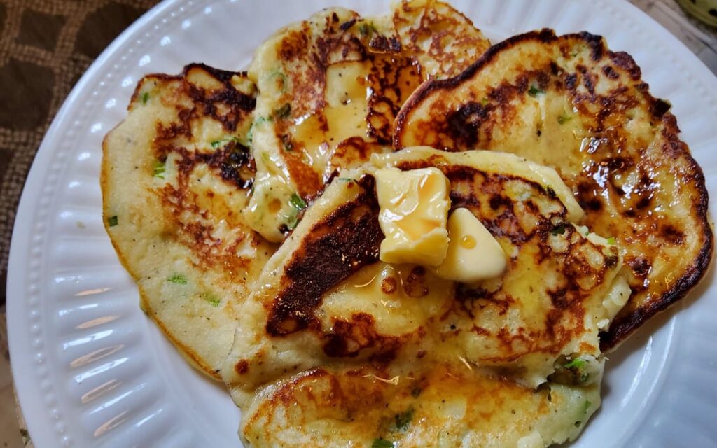 Made potato pancakes out of Thanksgiving leftover mashed potatoes. Kinda was trying to replicate Perkins potato pancakes.