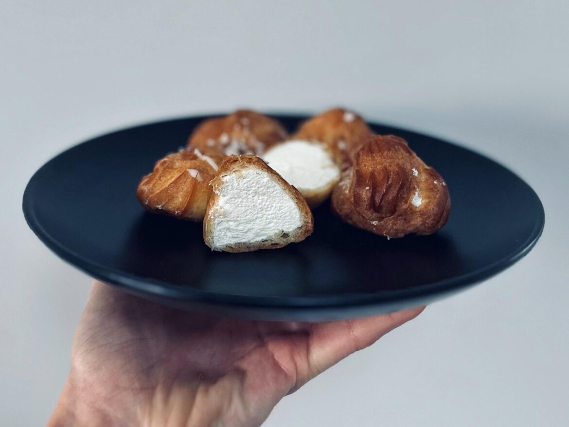 Quark-filled puff pastries