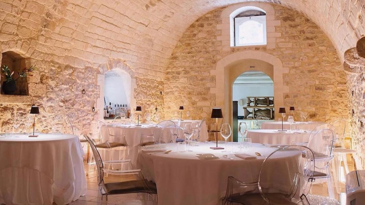 This Otherworldly Michelin-Starred Restaurant Is Carved Into A Sicilian Cave This Otherworldly Michelin-Starred Restaurant Is Carved Into A Sicilian Cave