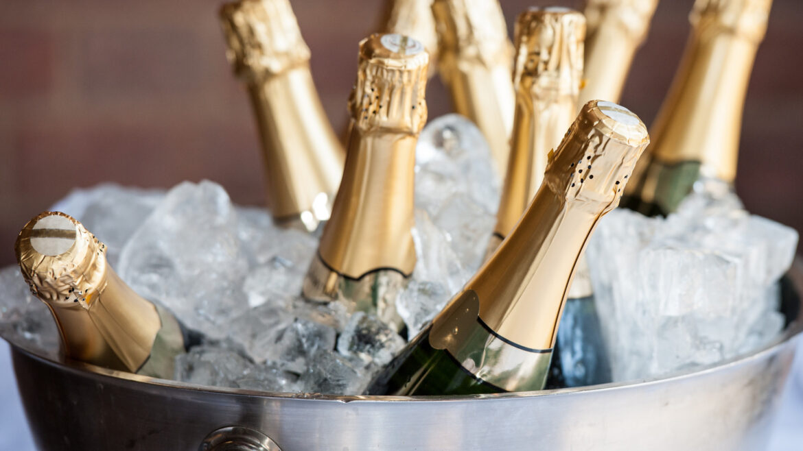 10 Sparkling Wines To Gift This Holiday Season