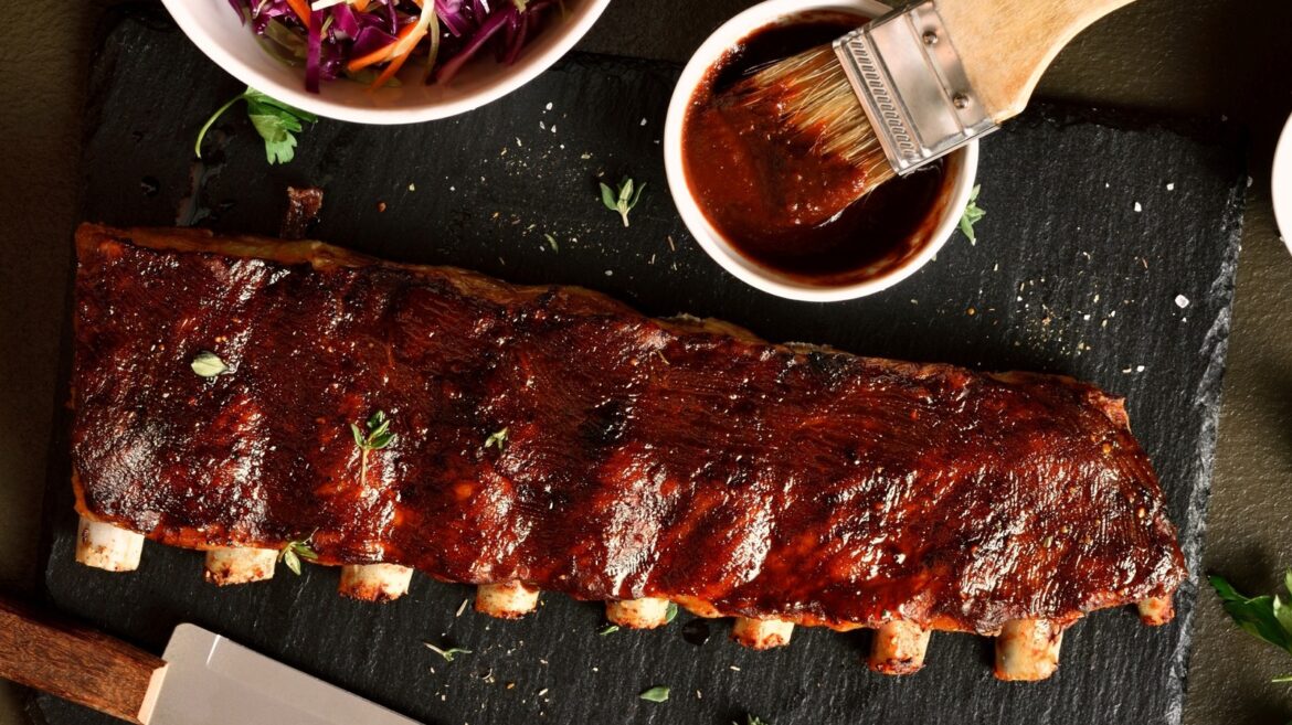The BBQ Sauce Red Flag That Can Scream Poor Quality At A Restaurant