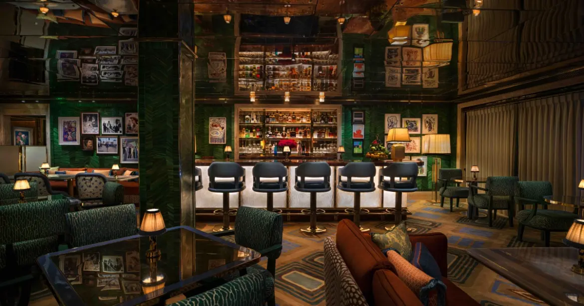 La Monique Revives Old Hollywood Glamour in a 14-Table Brasserie by the Beach La Monique Revives Old Hollywood Glamour in a 14-Table Brasserie by the Beach