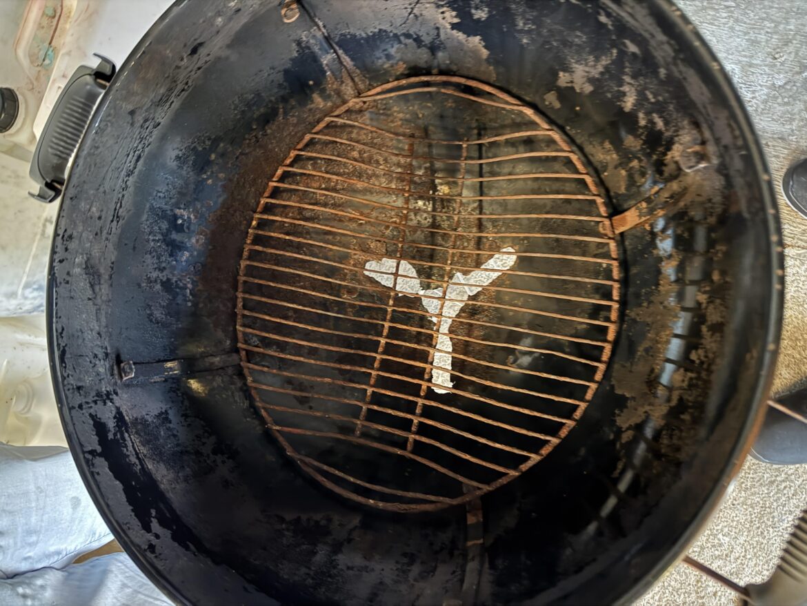 Any idea how to repair it? Keeping the shape to be able to install new cleaning system