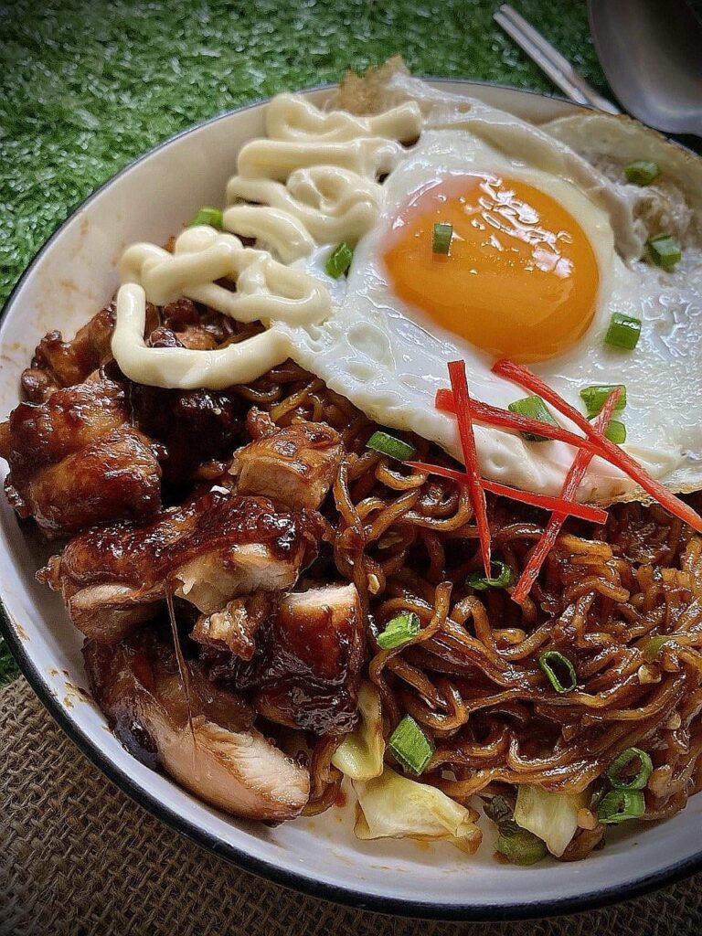 Spicy Instant Noodles with Chicken Teriyaki, Sunny Side up and Mayonnaise.