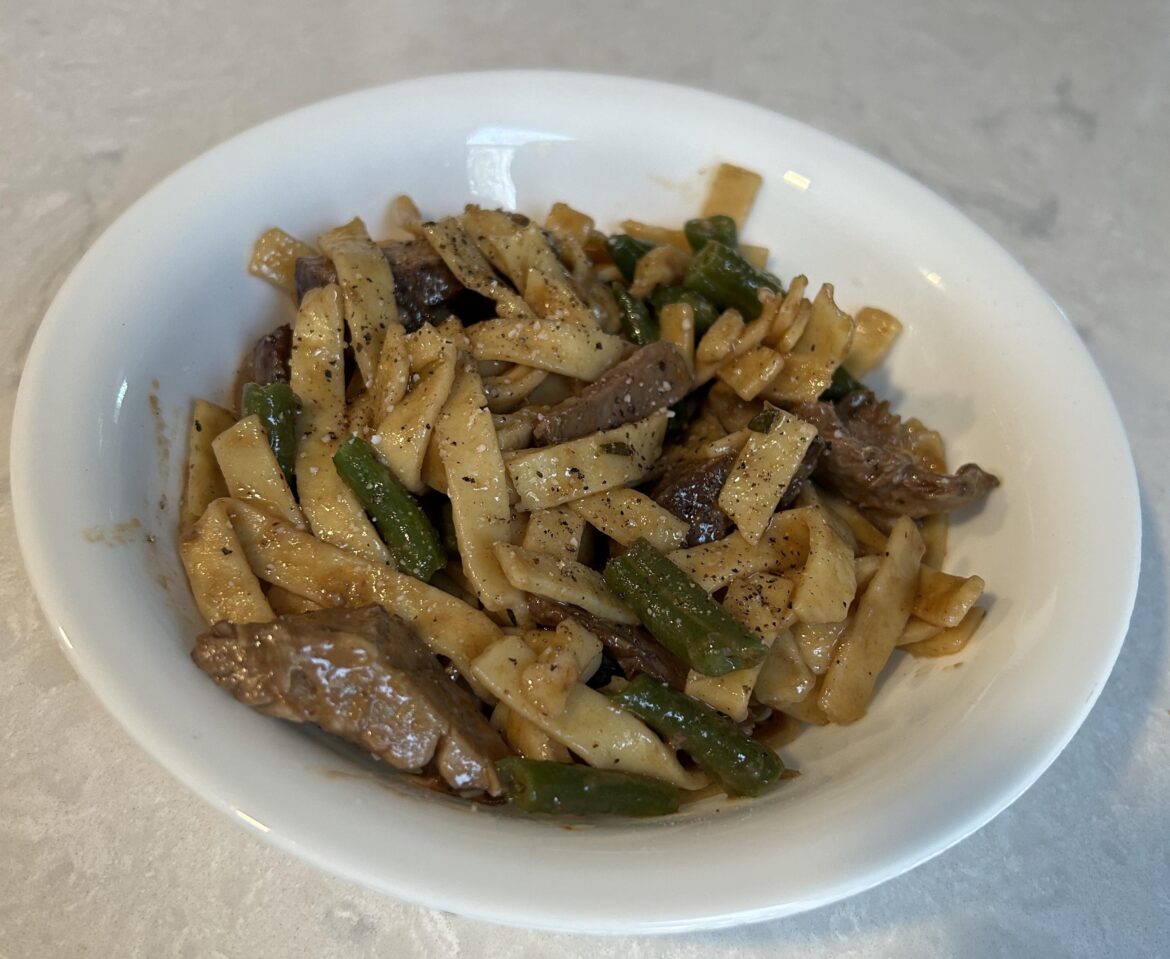 Braised beef, noodles and green beans (Leftovers) Braised beef, noodles and green beans (Leftovers)