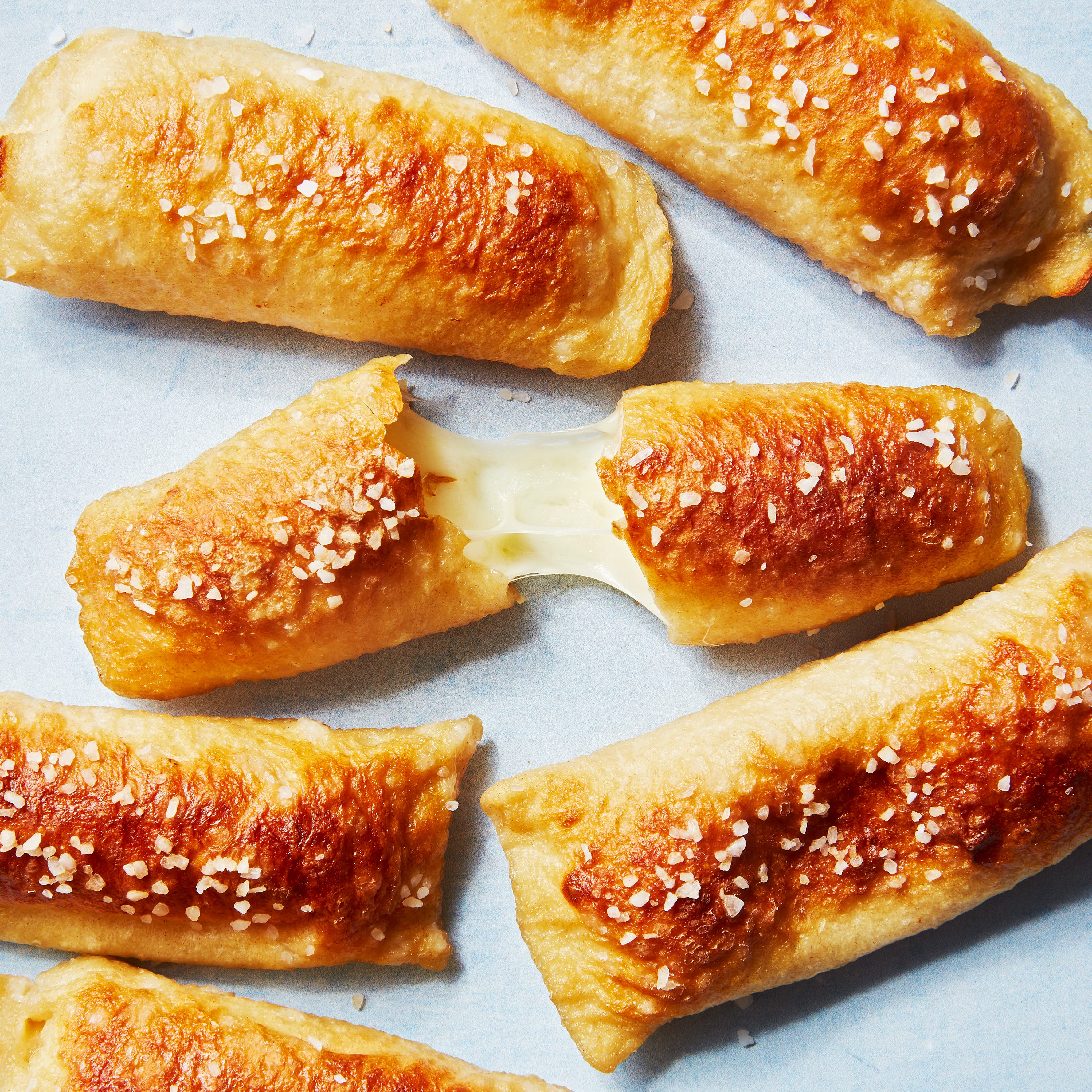 pretzel bites topped with salt with mozzarella in the middle